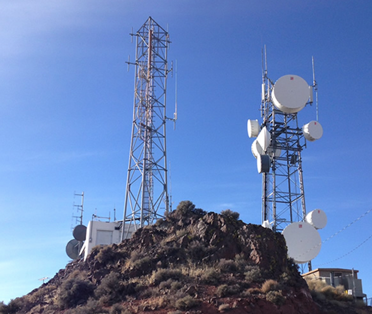 What is a microwave dish? (Cell Tower Builds & Wireless Technology